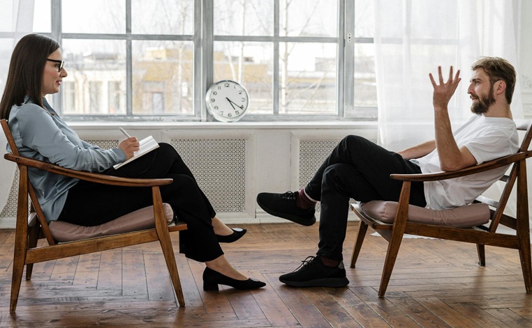 Psycholog – specjalista zdrowia psychicznego, który może pomóc w codziennym funkcjonowaniu